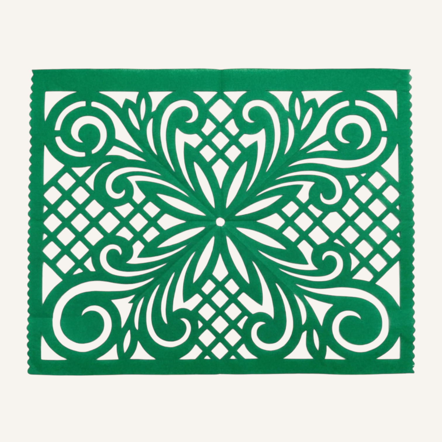 Papel picado artesanal con arabesco barroco y volutas ornamentales en papel turquesa