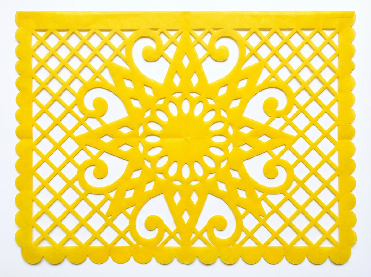 Estrella radial floral con corazones simétricos. La expansión de la vida sobre el esqueleto continuo.