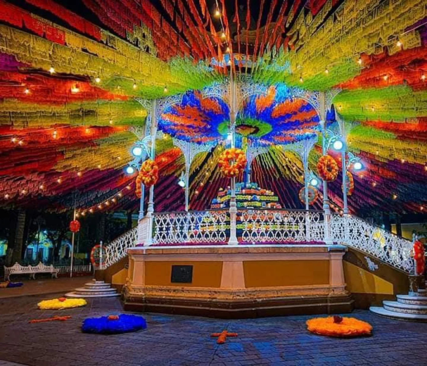 Fiesta patronal decorada con papel picado artesanal